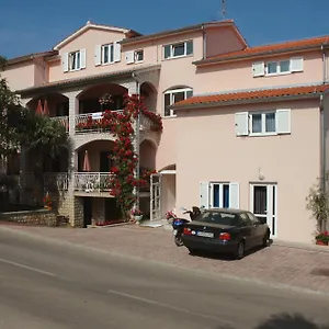 https://house-maric.in-istria.net